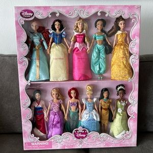 Disney store deluxe princess doll set